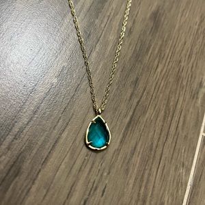 Cute Kendra Scott blue necklace. Barely warn. Good condition.